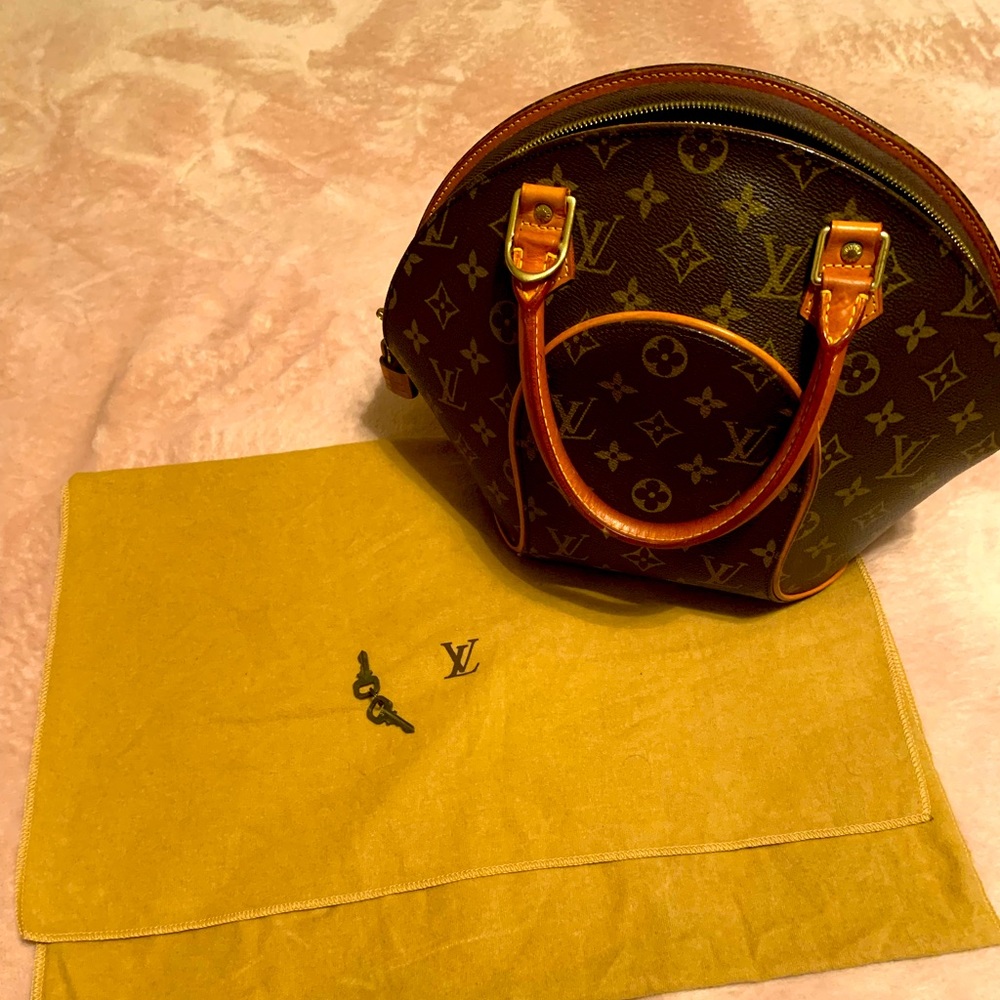 Louis Vuitton Ellipse Mm Monogram Brown Canvas Handbag